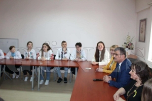 Ukraynalı Öğrenciler Saygın Atinkaya'yı ziyaret etti Ukraynalı Öğrenciler Saygın Atinkaya'yı ziyaret etti