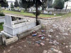 Mezarlıkta ‘Alkol’ rezaleti Mezarlıkta ‘Alkol’ rezaleti