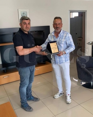 Dekan'dan Kerem Varan'a plaket