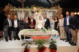 Nazlıhan ile Murat'a mutluluklar Nazlıhan ile Murat'a mutluluklar