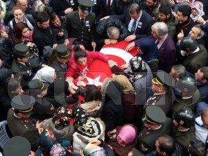 Afrin şehidi gözyaşlarıyla son yolculuğuna uğurlandı Afrin şehidi gözyaşlarıyla son yolculuğuna uğurlandı