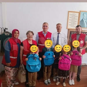 Hayırsever iş insanı Nejat Ergin’den öğrencilere çanta Hayırsever iş insanı Nejat Ergin’den öğrencilere çanta