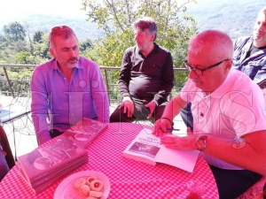 Ahmet Becioğlu yeni kitabını okurlarıyla buluşturdu Ahmet Becioğlu yeni kitabını okurlarıyla buluşturdu