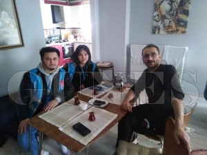 CHP'li gençler Dolunay mahallesinde 7620 evin kapısına gitti CHP'li gençler Dolunay mahallesinde 7620 evin kapısına gitti