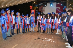 �zel Fatsa E�itim Bilimleri  Ortaokulu ilk mezunlar�n� verdi