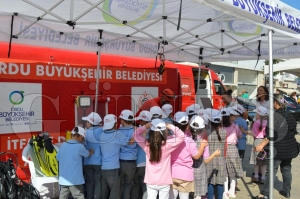 İTFAİYEDEN EKİPMAN SERGİSİ İTFAİYEDEN EKİPMAN SERGİSİ