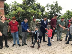 Bu mahallede çocuklar çok mutlu Bu mahallede çocuklar çok mutlu