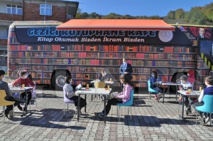 Gezici kütüphane  okul ve mahallelerde