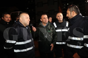 Su baskınlarına tüm ekipler seferber oldu Su baskınlarına tüm ekipler seferber oldu
