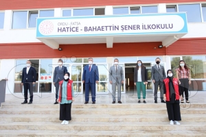 Kaymakam Yaran ve Başkan Kibar birinci sınıf öğrencilerini ziyaret etti Kaymakam Yaran ve Başkan Kibar birinci sınıf öğrencilerini ziyaret etti
