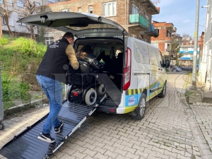 Bir telefon ile ula��mlar� kolayla��yor