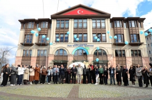 Ordu�da otizm fark�ndal��� i�in mavi balonlar g�ky�z�ne b�rak�ld�