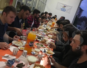 Genler iftarda bulutu