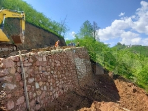 Fatsa krsalnda 4.5 ayda 7 mahallede 430 metre ta duvar yapld