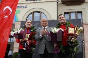 Avrupa ampiyonu Gamze Souksu mehter ile karland