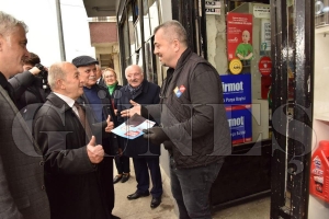 Zekai Sana sağlık emekçileri ile de dayanışma içinde Zekai Sana sağlık emekçileri ile de dayanışma içinde