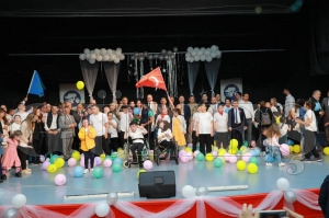 “NE YAPAMADIKLARINI DEĞİL NELER YAPABİLECEKLERİNİ GÖRÜN” “NE YAPAMADIKLARINI DEĞİL NELER YAPABİLECEKLERİNİ GÖRÜN”