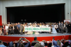 Fatsa Kız Meslek Lisesi’nden sürdürülebilir çevre için atıktan sanata geri dönüşüm temalı etkileyici defile Fatsa Kız Meslek Lisesi’nden sürdürülebilir çevre için atıktan sanata geri dönüşüm temalı etkileyici defile