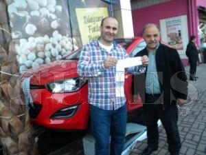 Sercan zel Arabasna Kavutu