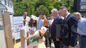Yalkyde Bilim Fuar ve Renklerin Sesi resim sergisi