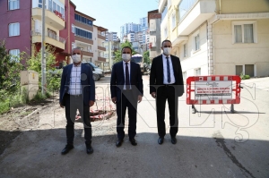 FATSADA SICAK ASFALTIN ARDINDAN KALDIRIMLAR MODERN HALE GETRLYOR