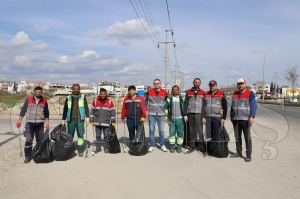 Bykehir deprem blgesinde temizlik almalarn srdryor