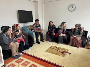 Bakan Kibar, depremzede aileleri yalnz brakmyor