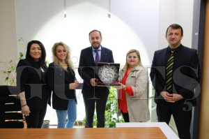 Okul Aile Birliinden belediye birim mdrlerine plaketli teekkr
