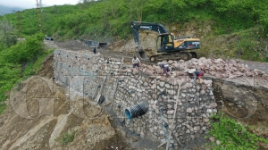 G�lyal� Ta�l��ay'da yollara koruma duvar�