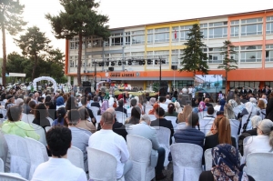 Bakan Gler 59 yl ncesine gitti