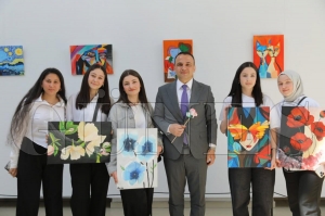 Fatsa Kız Meslek Lisesi’nden sürdürülebilir çevre için atıktan sanata geri dönüşüm temalı etkileyici defile Fatsa Kız Meslek Lisesi’nden sürdürülebilir çevre için atıktan sanata geri dönüşüm temalı etkileyici defile