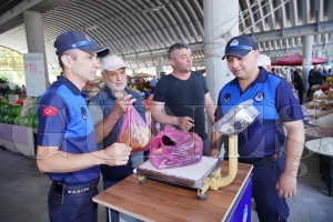 Fatsa Zabıtası’ndan tüketiciye tartı güvencesi Fatsa Zabıtası’ndan tüketiciye tartı güvencesi