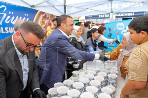 Fatsa belediyesinden aşure ikramı Fatsa belediyesinden aşure ikramı