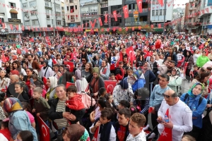 Çocuklar gönüllerince eğlendi Çocuklar gönüllerince eğlendi