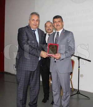Şehitler yararına katkı sağlayanlar plaketle onurlandırıldı Şehitler yararına katkı sağlayanlar plaketle onurlandırıldı
