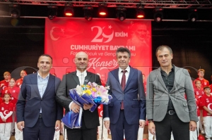 Fatsa�da Cumhuriyet co�kusu �ocuk ve gen�lik korosu konseriyle ta�land�