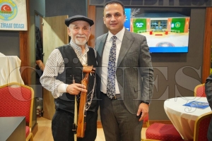 Kemeneyi Alatan Adam: Hayri Arslann yarm asrlk Mzie adanm yolculuu