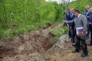 Vali Yavuz, heyelan bölgesini inceledi