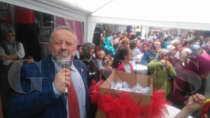 İstikbal Giyim Hediye Dağıttı İstikbal Giyim Hediye Dağıttı