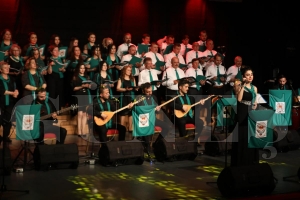 Alevi Kültür Yardımlaşma Derneği Korosu keyif verdi Alevi Kültür Yardımlaşma Derneği Korosu keyif verdi