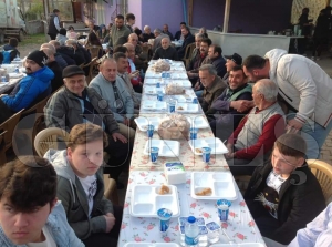 Kayaca köyünde iftar yemeği verildi Kayaca köyünde iftar yemeği verildi