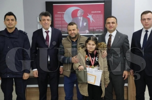 Hastal�k engel olmad�; Cemre Zehra evde e�itimle hayata tutundu