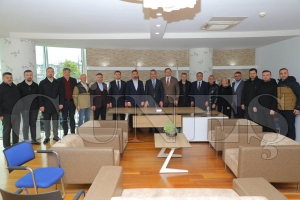 Eski bakan  Mahmut �zer bir dizi temaslarda bulundu