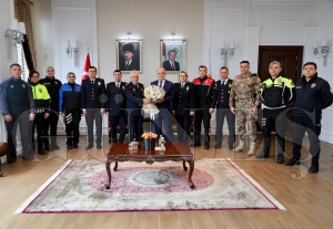 Vali Erol, Emniyet Te�kilat� Mensuplar�n�n G�n�n� Kutlad�