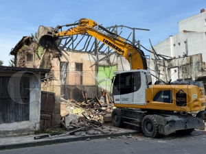 Fatsa�da metruk bina y�k�mlar� devam ediyor