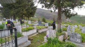 Mezarlklar bayrama hazr