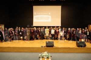 Anne �niversitesi ikinci d�nem ��rencileri mezun oldu
