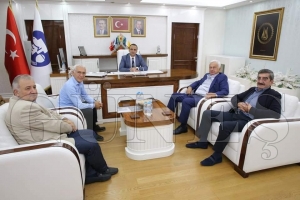 Başkan Kibar’ı ziyaret ettiler Başkan Kibar’ı ziyaret ettiler