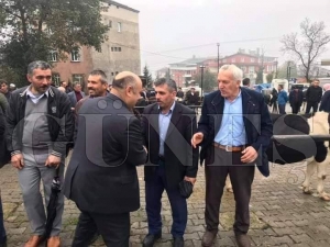Başkan Gençtan, sabahın erken saatinde hayvan pazarını ziyaret edip vatandaşın derdini dinliyor Başkan Gençtan, sabahın erken saatinde hayvan pazarını ziyaret edip vatandaşın derdini dinliyor