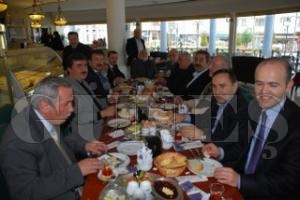 Dostluk Kahvaltsnda bir araya geldiler